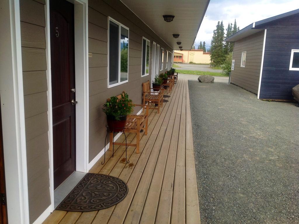 Parkside Inn Haines Junction Eksteriør bilde